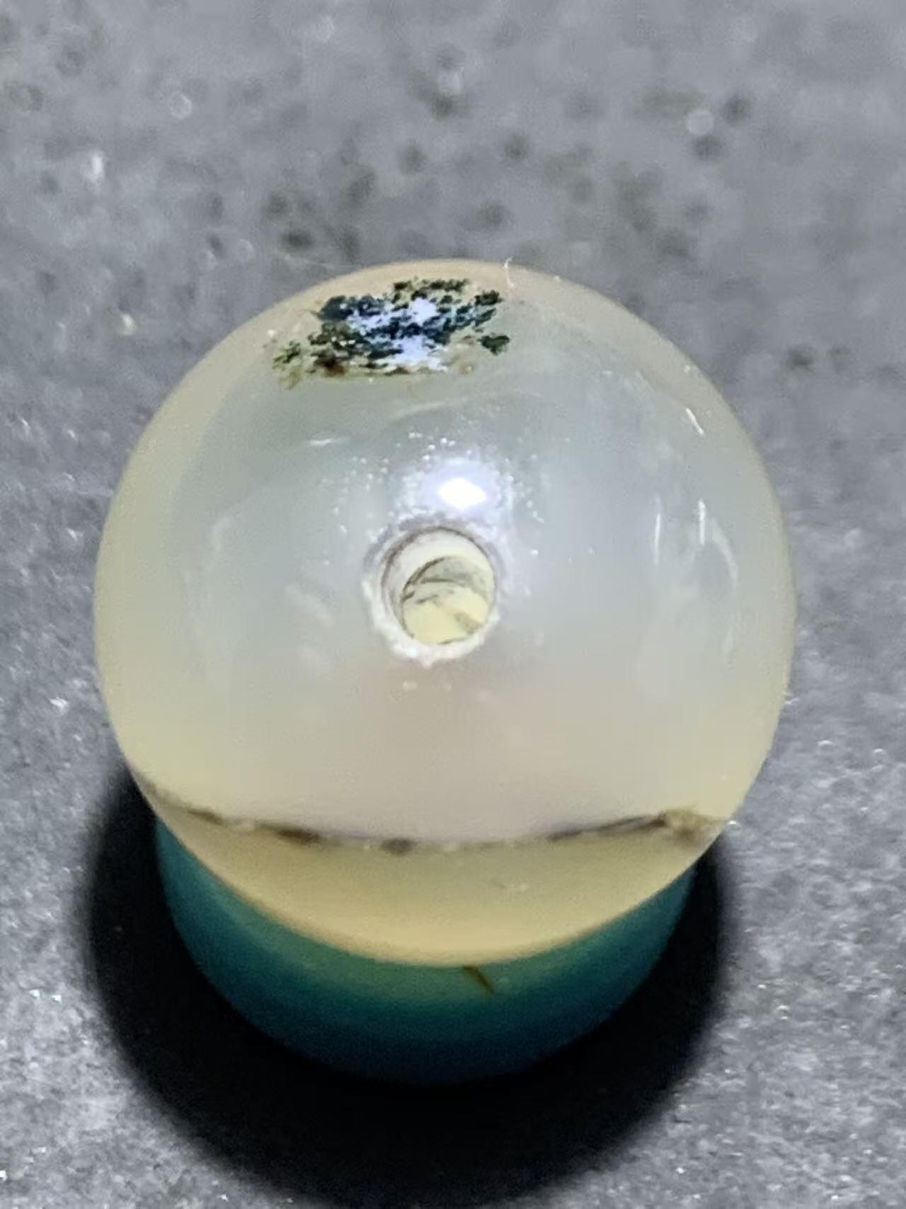 原皮海洋玉髓通货随形圆珠一颗，