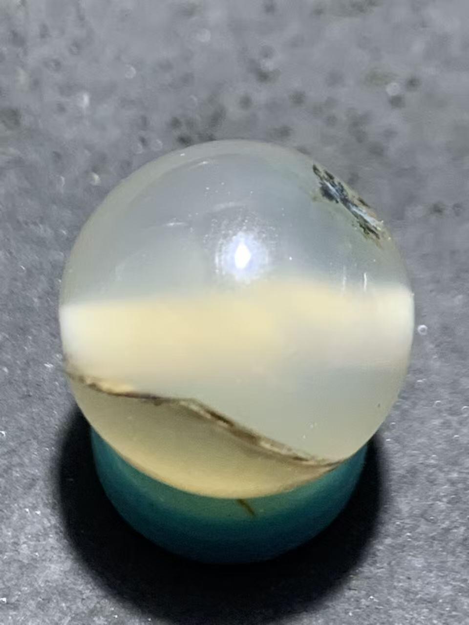 原皮海洋玉髓通货随形圆珠一颗，