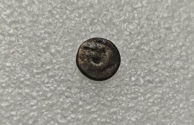 瓶子🏺第218期拍卖会  8世纪三佛齐王国檀香花图案打制银币