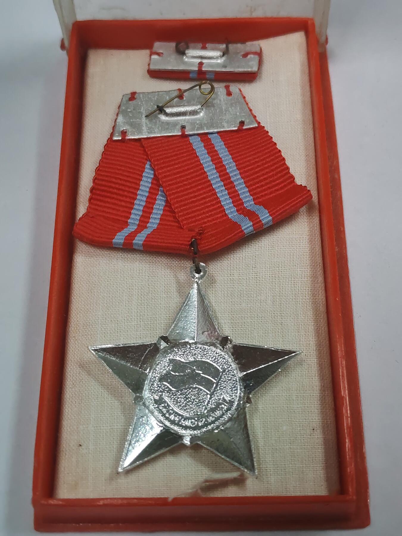 韵星假日拍卖第三十一期 -- Rimey Holidays Auction 31 越南社会主义共和国二级解放战士勋章 软挂版 带原盒略 库存品相