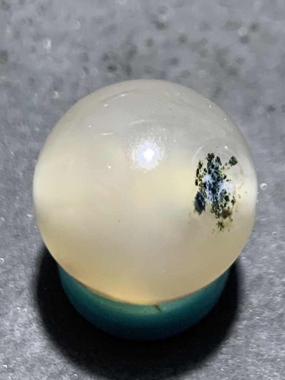 原皮海洋玉髓通货随形圆珠一颗，