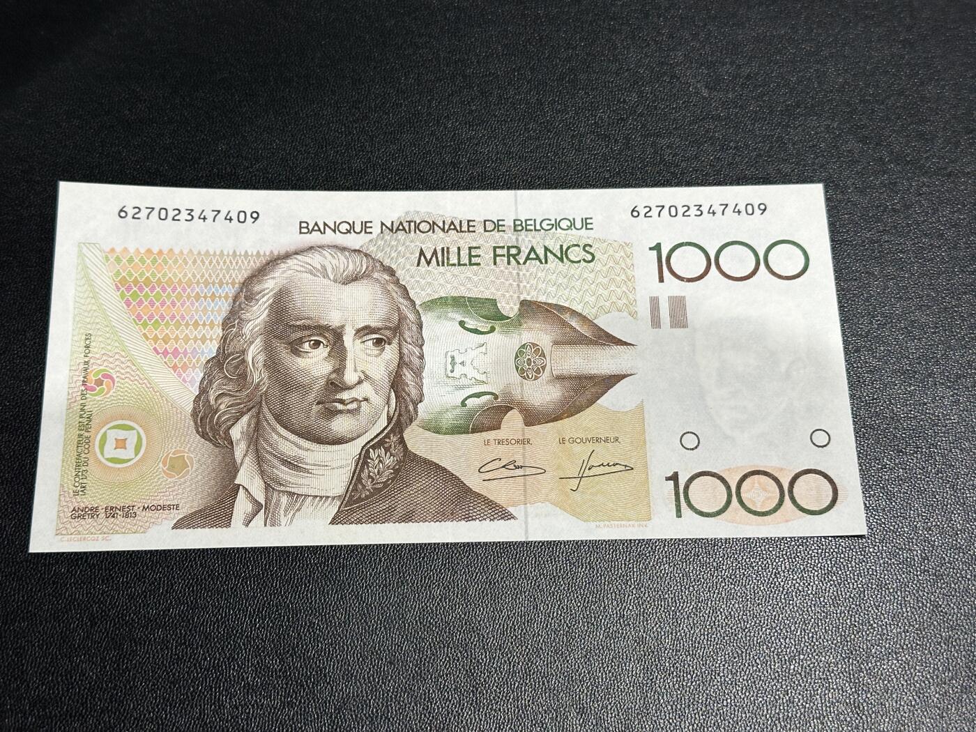 《外钞收藏家》第五百八十八期（优质场）（本平台长期征集拍品、欢迎藏友们联系合作） 比利时倒二版1000法郎 非全新 品相如图