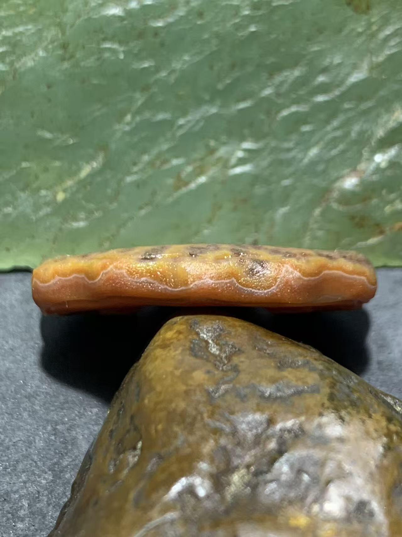 精美亚光高玉化战国红玛瑙雕刻平安如意锁吊坠一个，