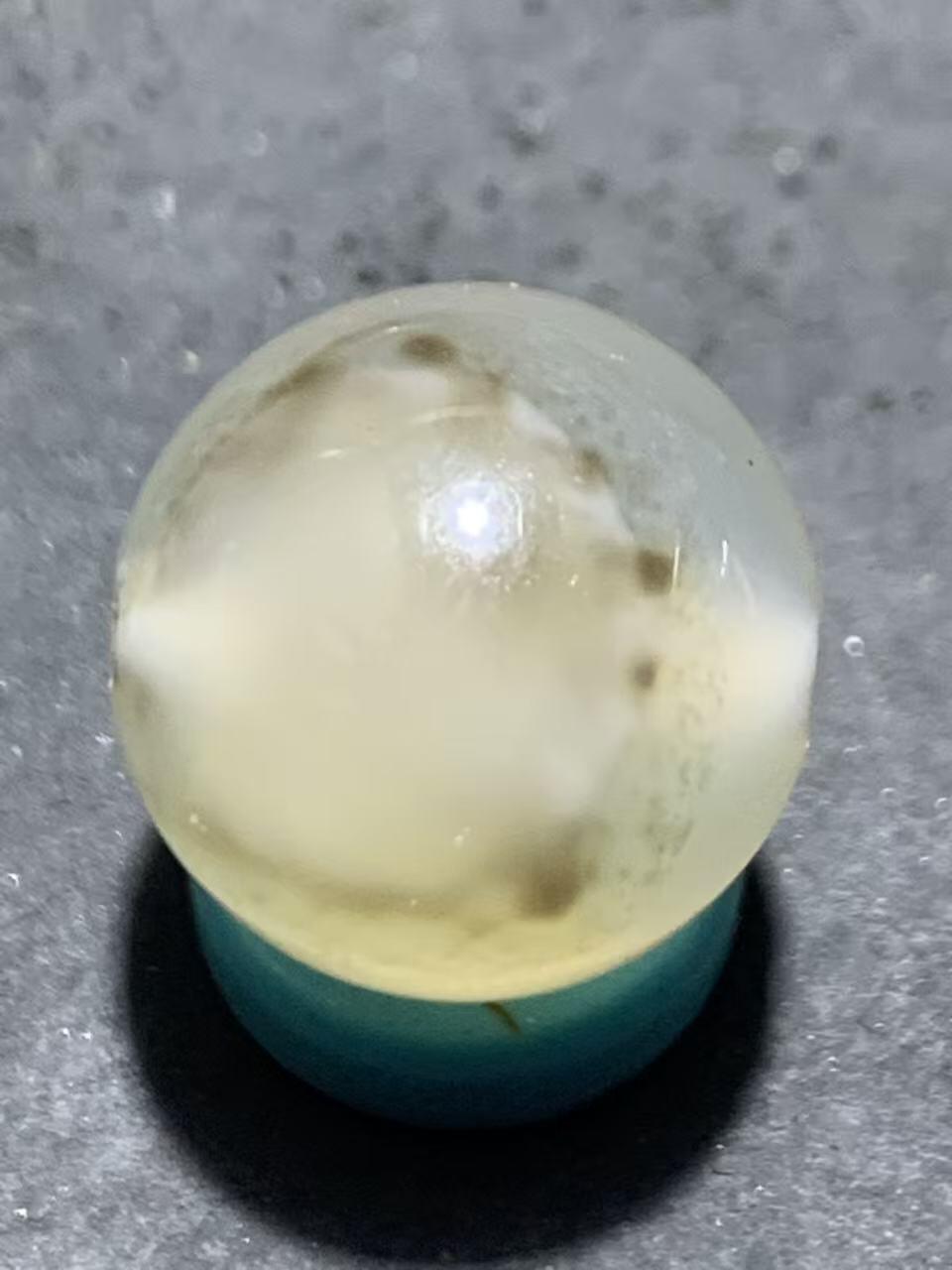 原皮海洋玉髓通货随形圆珠一颗，