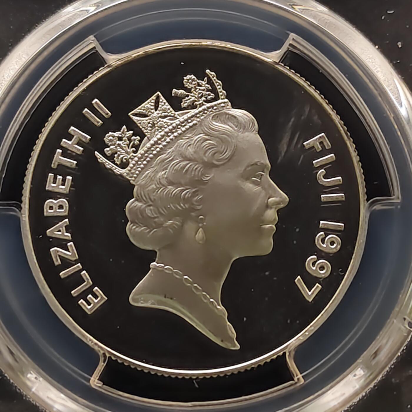 【全场包邮】纯粹捡漏拍481场（免费代拍第18场） 斐济1997年10元女王金婚局部镀金精制克朗型纪念银币-PCGS PR67 DCAM