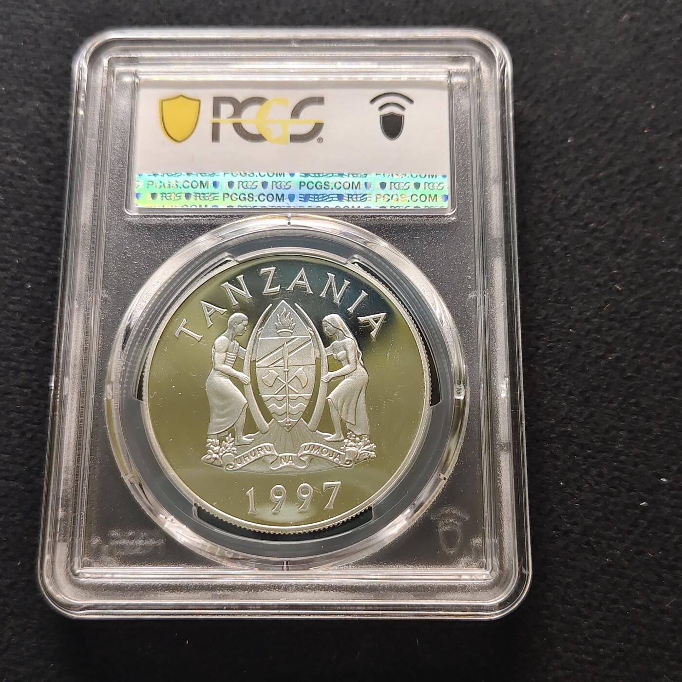 【全场包邮】纯粹捡漏拍481场（免费代拍第18场） 坦桑尼亚1997年500先令女王母亲伊丽莎白皇太后纪念系列约克公爵及公爵夫人在东非狩猎精制克朗型纪念银币-PCGS PR68 DCAM