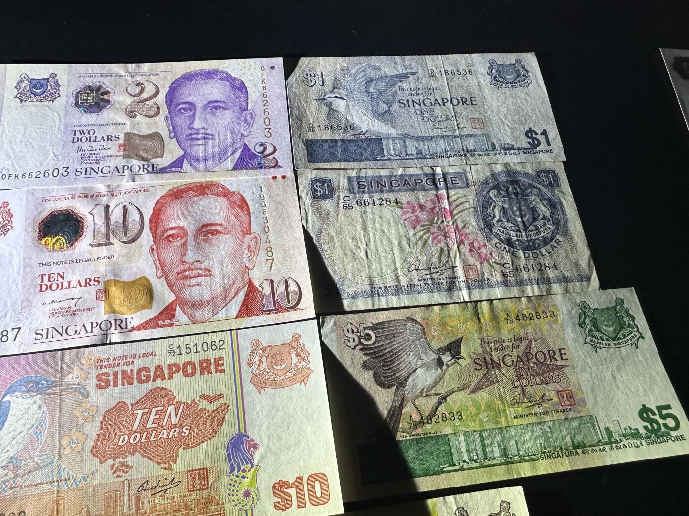 《外钞收藏家》第五百八十八期（优质场）（本平台长期征集拍品、欢迎藏友们联系合作） 新加坡人像、鸟版、花版 7张一起 有新有旧 品相如图