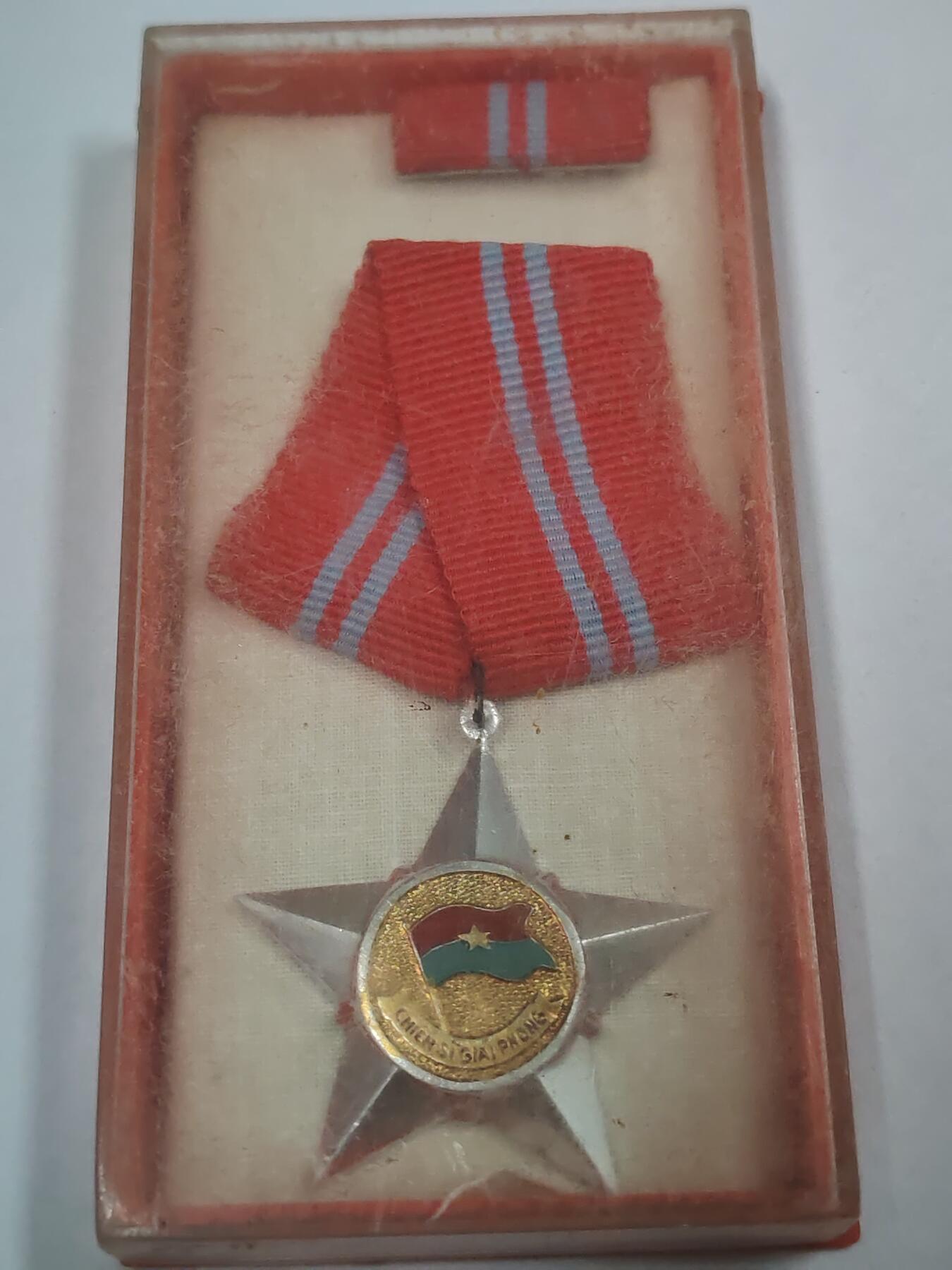 韵星假日拍卖第三十一期 -- Rimey Holidays Auction 31 越南社会主义共和国二级解放战士勋章 软挂版 带原盒略 库存品相