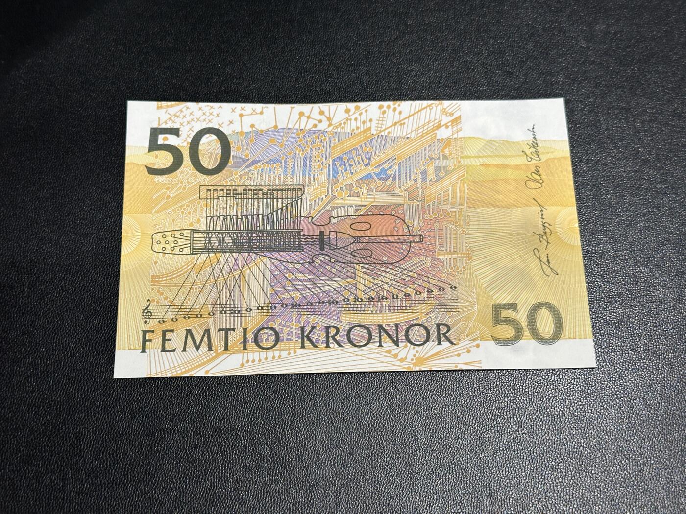 《外钞收藏家》第五百八十八期（优质场）（本平台长期征集拍品、欢迎藏友们联系合作） 瑞典50克朗 初版夜莺 全新UNC 尾2288