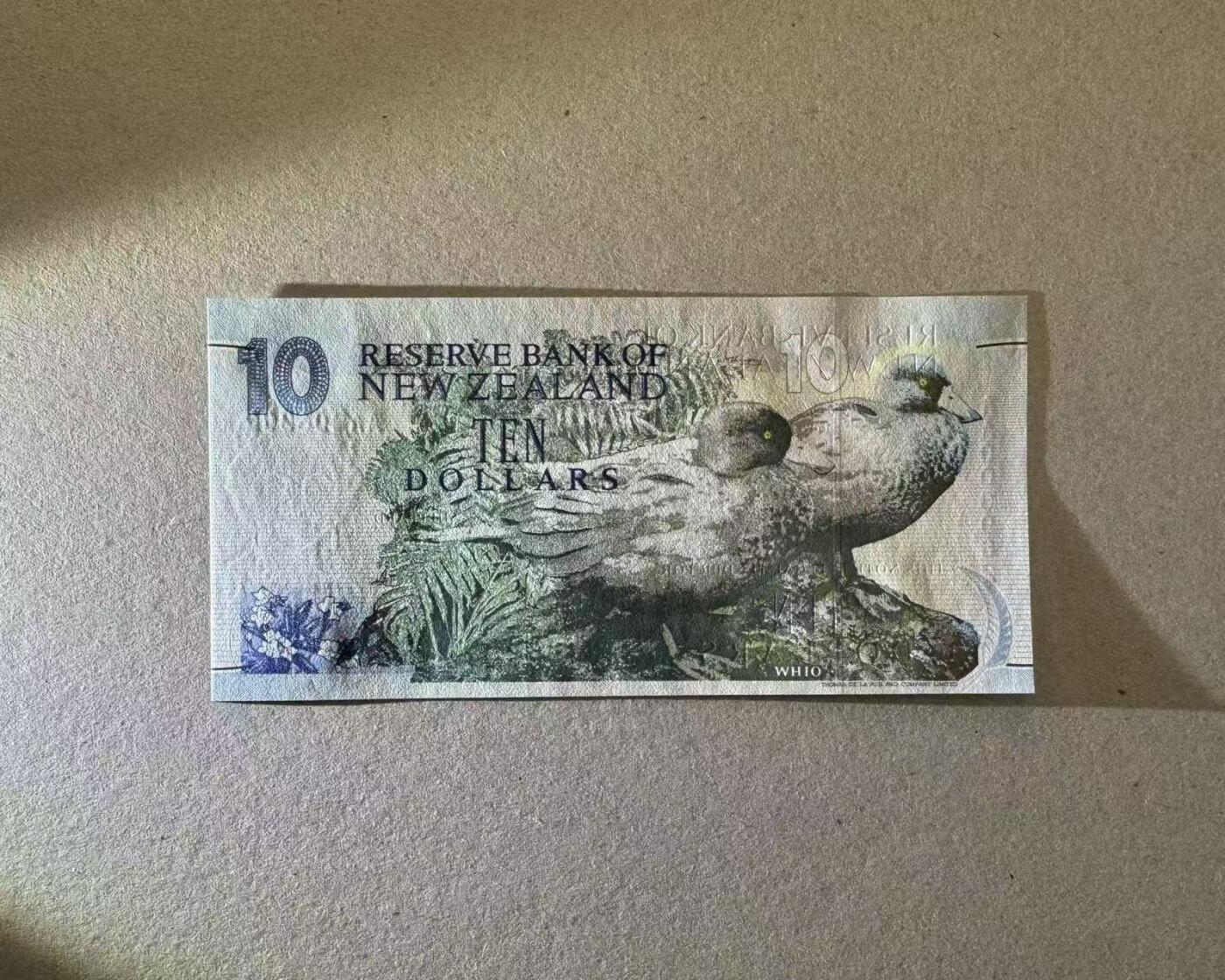 【Blue Auction】世界纸币精拍第755期——18级TOP拍卖/信誉/品质/专业/高效💫 【AA冠无47千位小号】新西兰 10元 纸质版 全新UNC