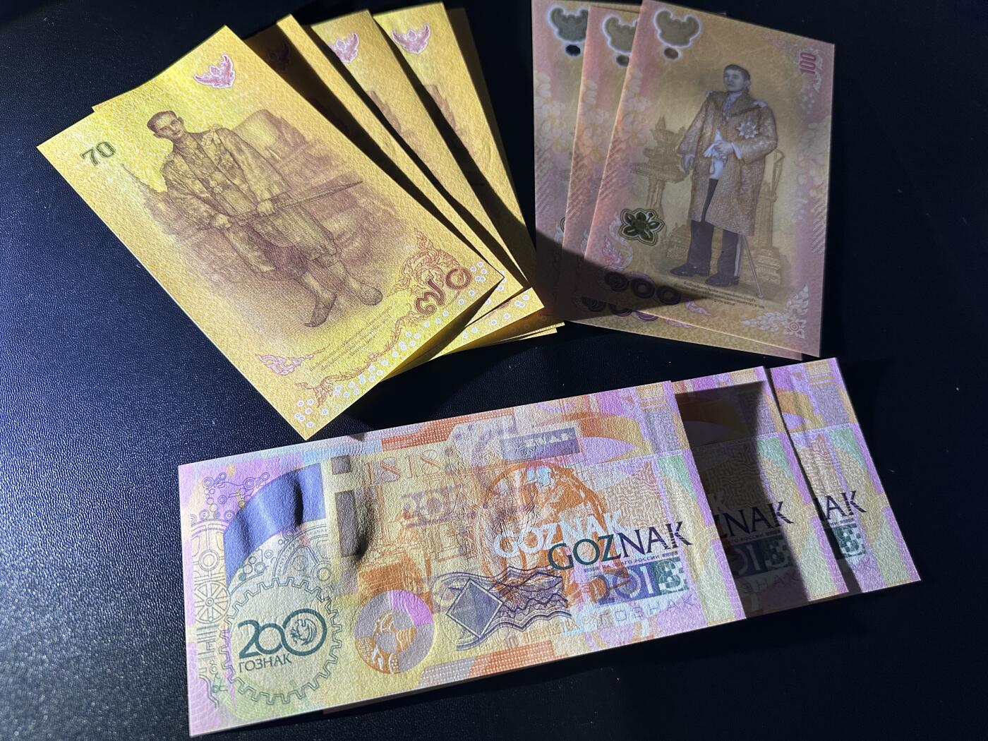 《外钞收藏家》第五百八十八期（优质场）（本平台长期征集拍品、欢迎藏友们联系合作） 泰国70泰铢 5张+100泰铢3张 全部是纪念钞+俄罗斯测试钞3张 全新UNC