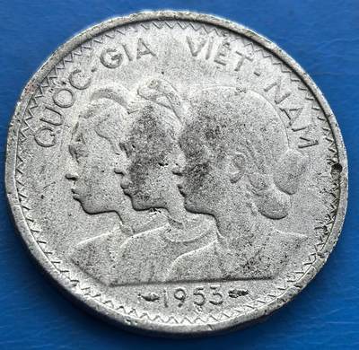 外国优质老铜币银币，周六九点倒数截拍，满百包邮，可寄存半年，喜欢朋友微信扫描二维码可直接参拍 - 越南1953年三姐妹20须