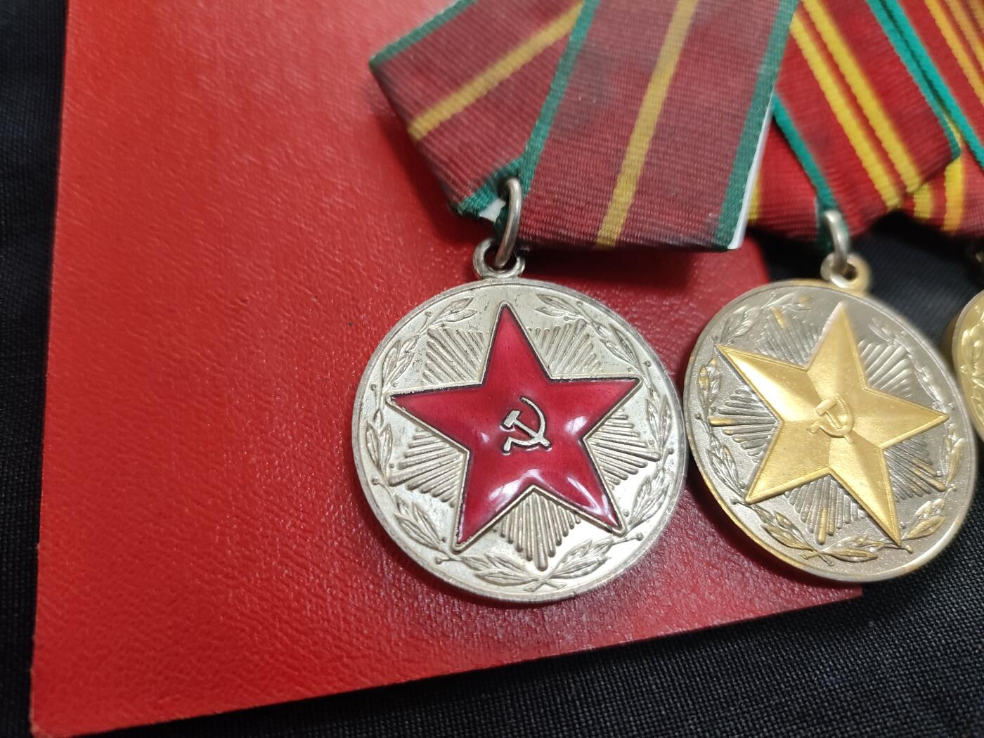 时顺第二十六拍 苏联圆满服役奖章一二三级一套，带证，国防部版