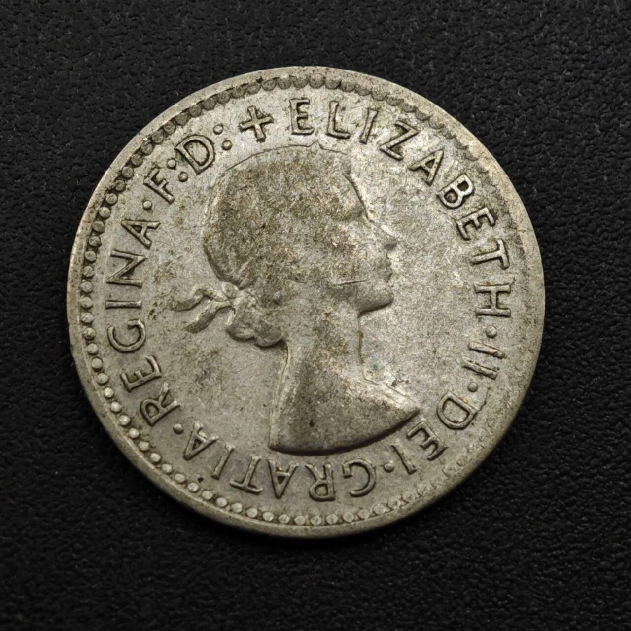 【淘币小摊】实时拍第八百零九拍   散币场   满百包邮可预留二周 每周一统一发货   澳大利亚1956年伊丽莎白二世3便士银币