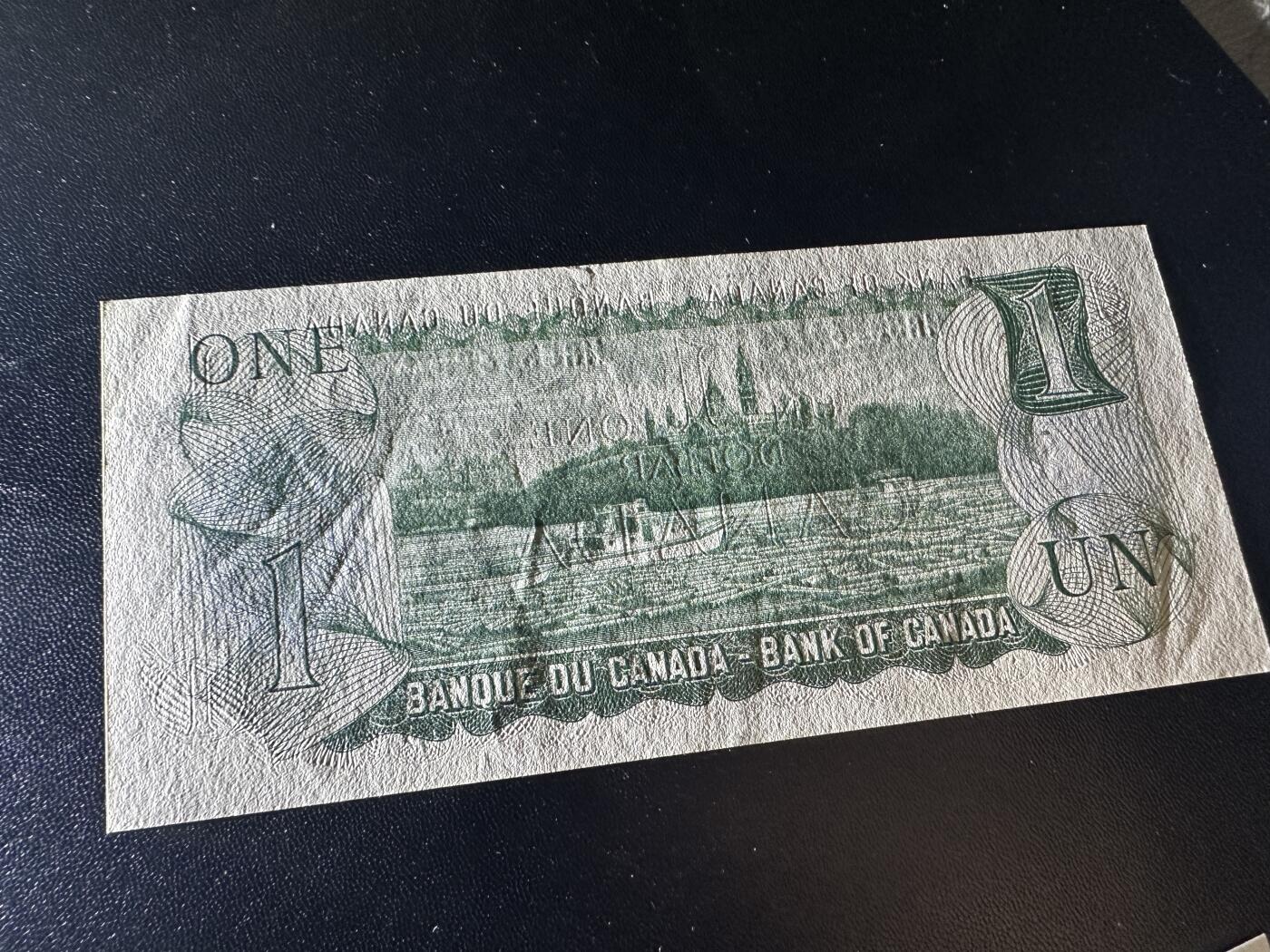 《外钞收藏家》第五百八十八期（优质场）（本平台长期征集拍品、欢迎藏友们联系合作） 荷兰人像版10盾、加拿大1元、澳大利亚20 三张一起 非全新 品相如图