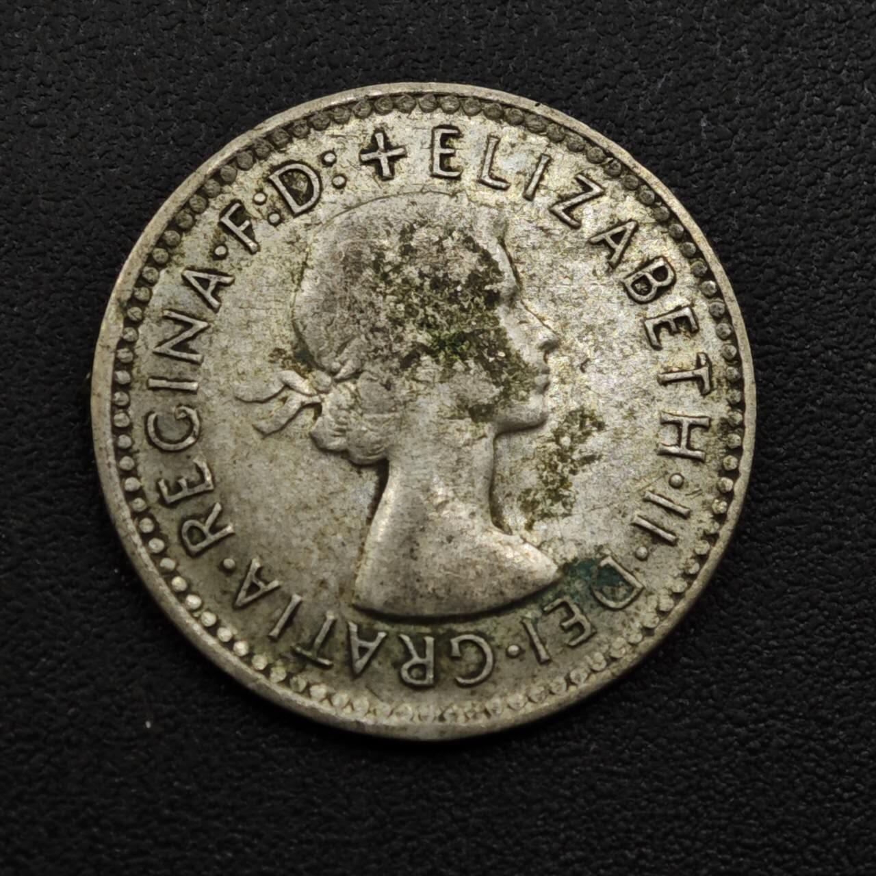 【淘币小摊】实时拍第八百零九拍   散币场   满百包邮可预留二周 每周一统一发货   澳大利亚1955年伊丽莎白二世3便士银币