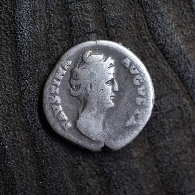 【良泉】第42期【自动场】12月4日晚19.30点开拍！99枚域外古代钱币专场  - 【藏家出品C】2.77克，少见 古罗马帝国，公元138-141年罗马城打制，大福斯蒂娜，狄纳里银币