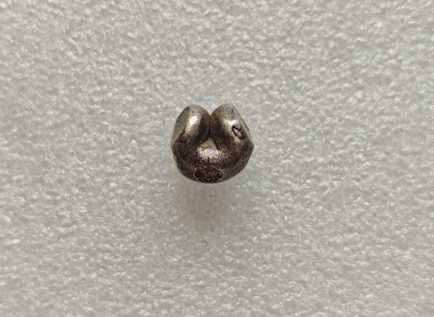 瓶子🏺第218期拍卖会  拉玛三世四世屁股锭银锭  1泰铢银锭  深打好品  这个品种好品越来越贵  目前基本都在150刀以上了