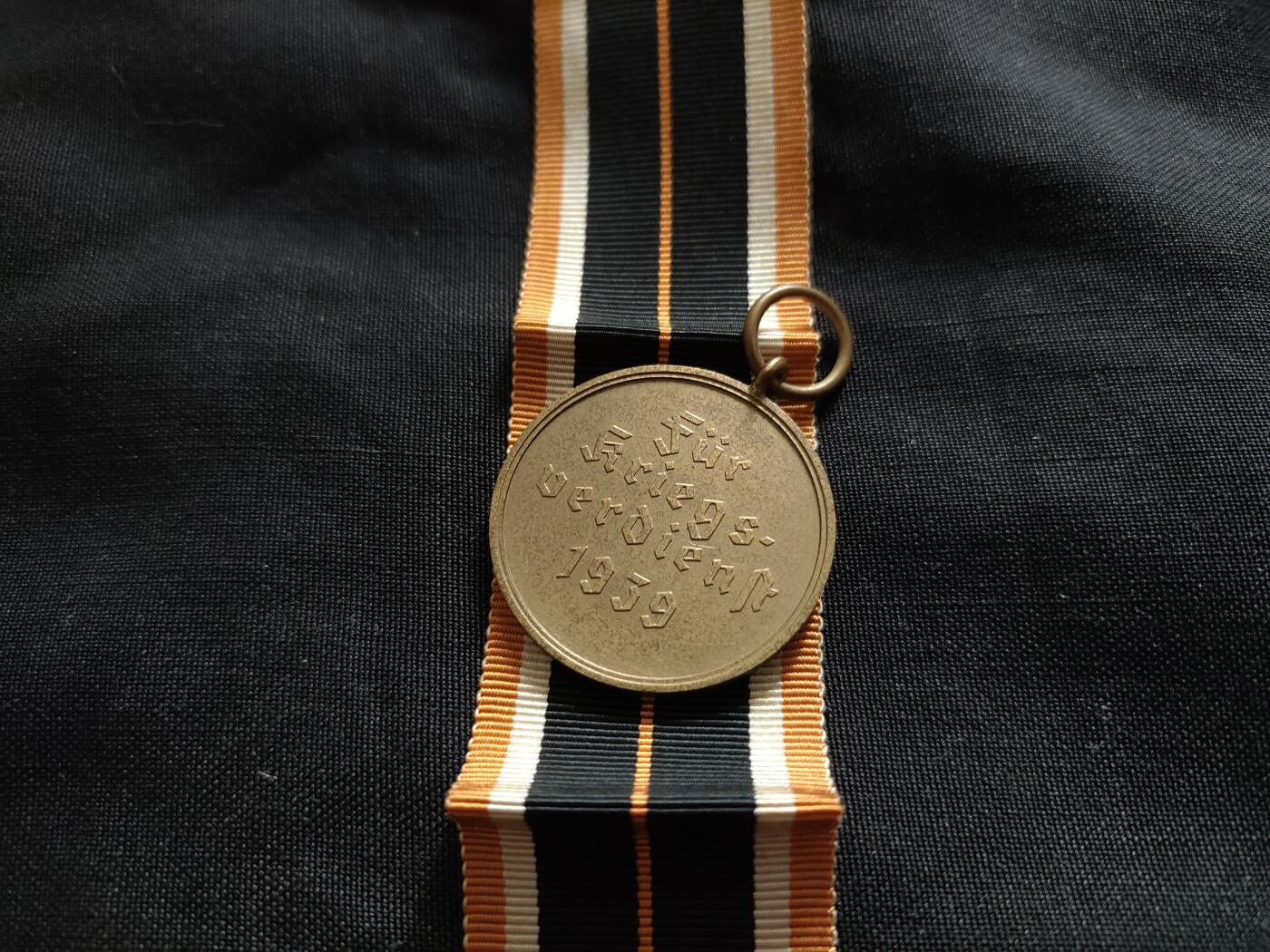 时顺第二十六拍 铭记历史，珍爱和平 德国特殊时期圆盘战功奖章，kvm，早起橙色绶带，较为稀有