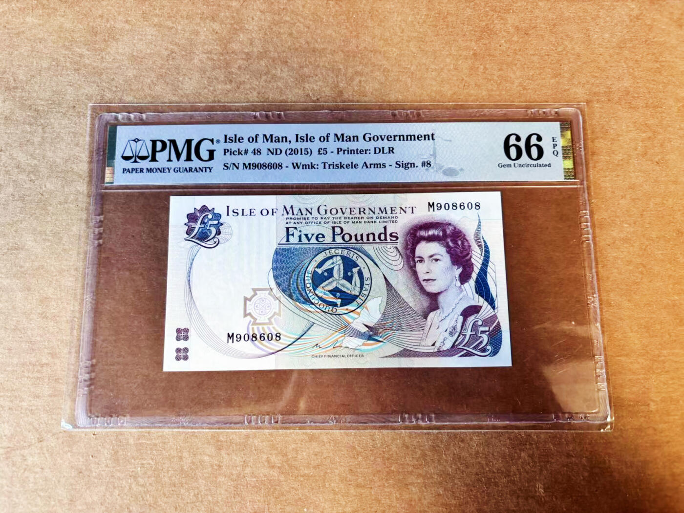 【Blue Auction】世界纸币精拍第755期——18级TOP拍卖/信誉/品质/专业/高效💫 【倒置号】马恩岛 2015年5镑 女王  PMG66EPQ 