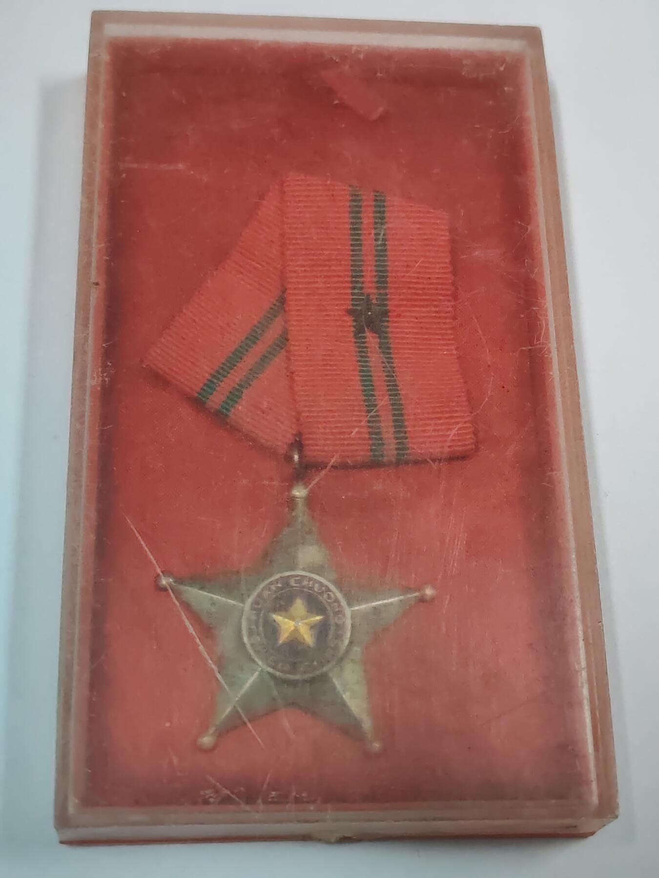 韵星假日拍卖第三十一期 -- Rimey Holidays Auction 31 越南民主共和国三级战功勋章 越战白铜版 带原盒