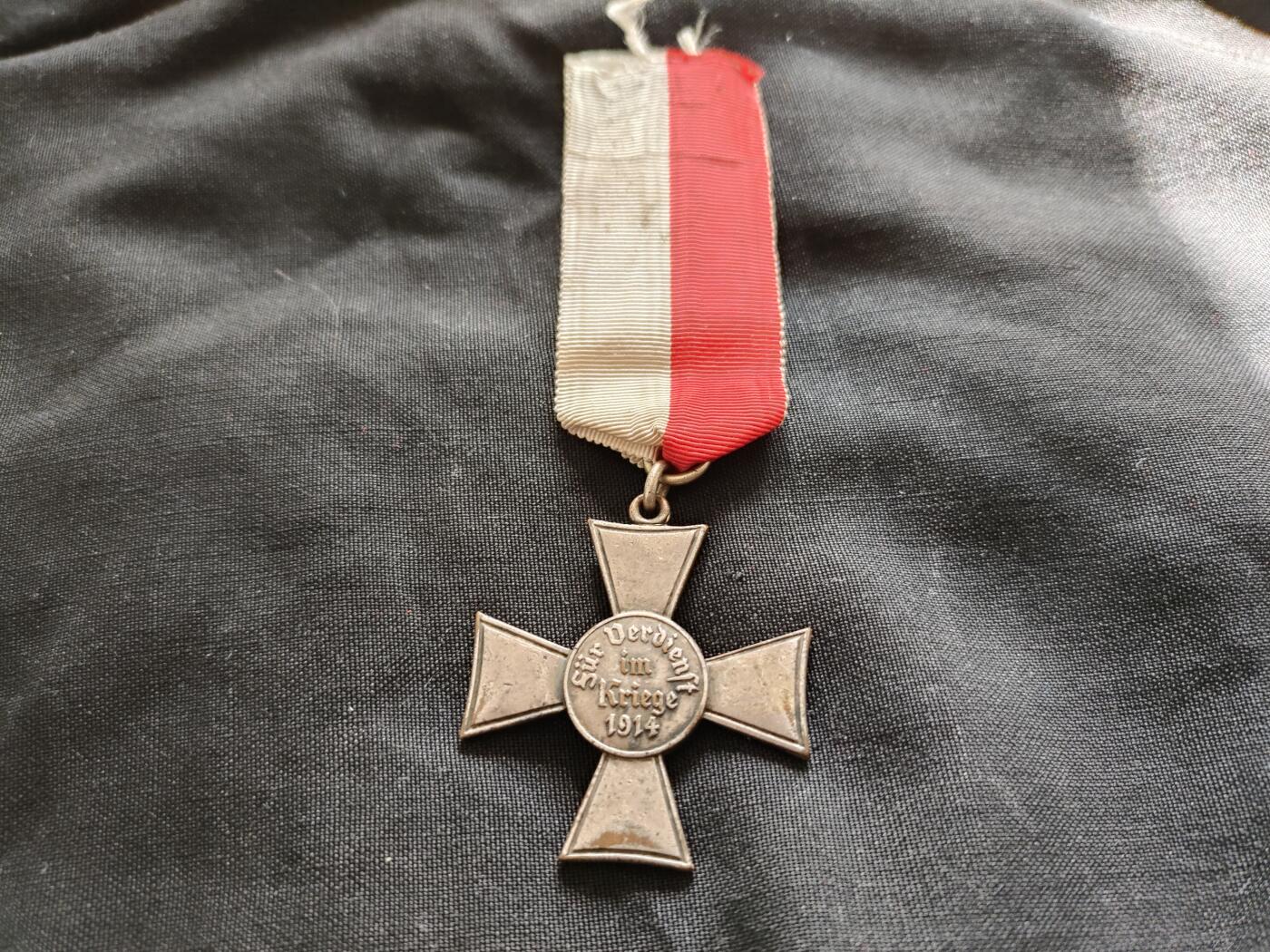 时顺第二十六拍 帝德/汉萨同盟 吕贝克十字勋章，1915年8-9月由吕贝克，汉堡，不莱梅三个自由城邦议会设立，是汉萨十字中颁发量最少的一款，仅颁发不到一万枚。右臂靠内侧珐琅有一块小补