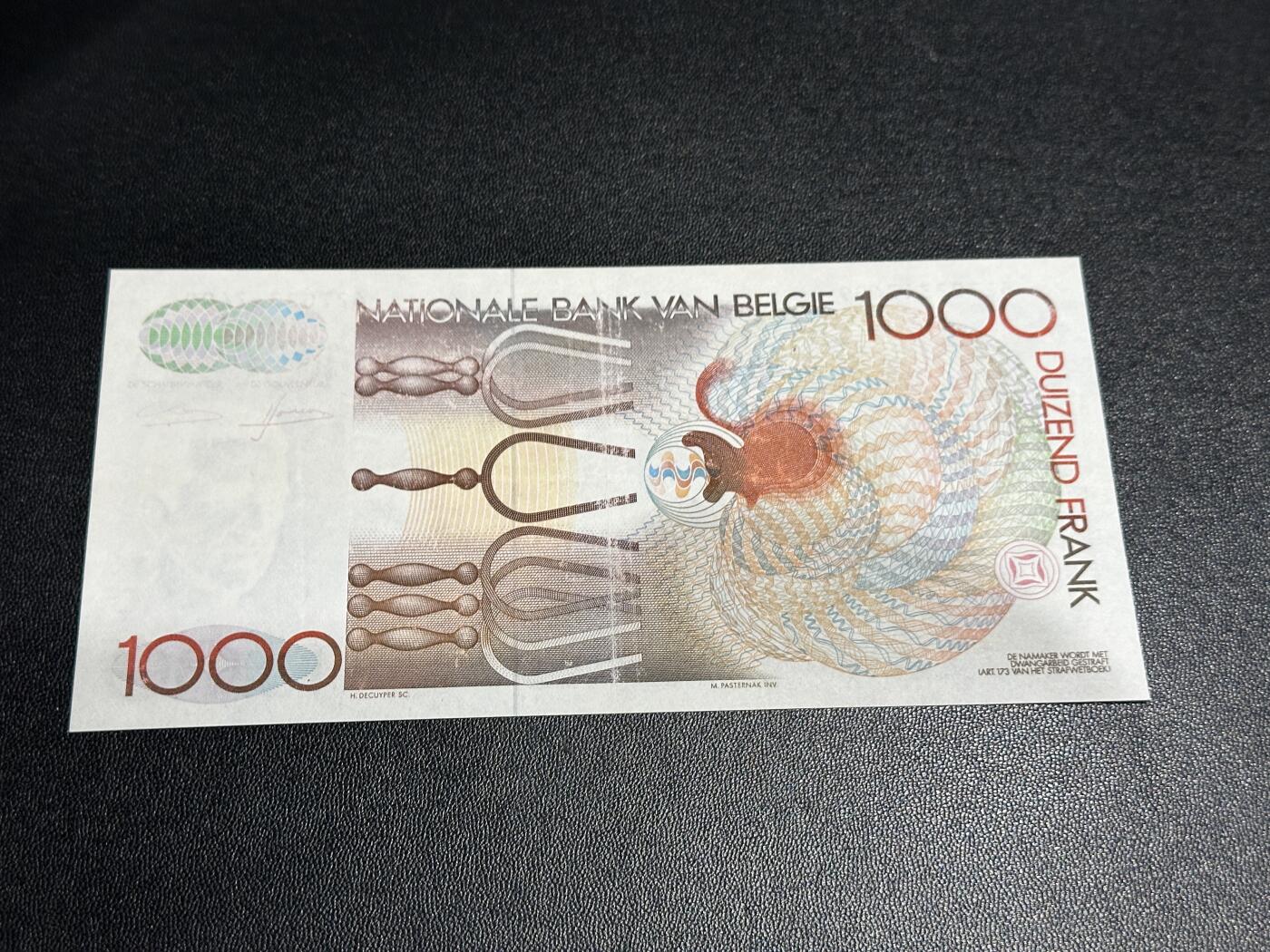 《外钞收藏家》第五百八十八期（优质场）（本平台长期征集拍品、欢迎藏友们联系合作） 比利时倒二版1000法郎 非全新 品相如图