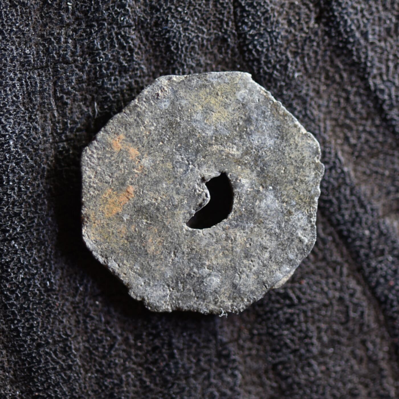 【良泉】第42期【自动场】12月4日晚19.30点开拍！99枚域外古代钱币专场  17-18世纪【海上丝绸之路】东南亚八角锡钱（半满穿），1.17克