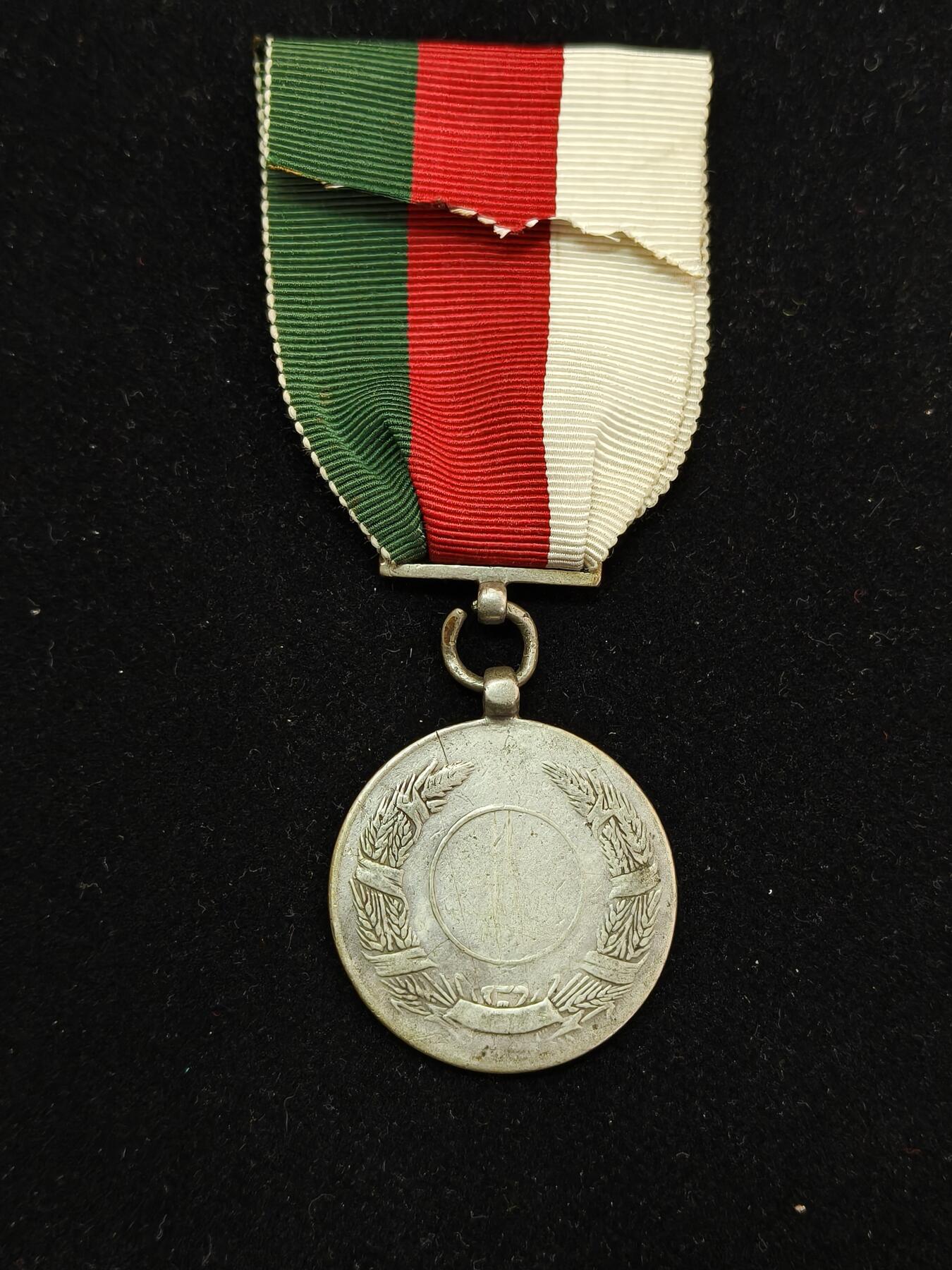 铭记历史 勿忘国耻 抗战胜利80周年精品专场 第二场 阿富汗王国军事功绩奖章 银章 银制 原品保真 奖励军事人员的杰出贡献以及战斗中的杰出行为进行嘉奖，授予较少材质不错 73年王国结束后不再授予该章