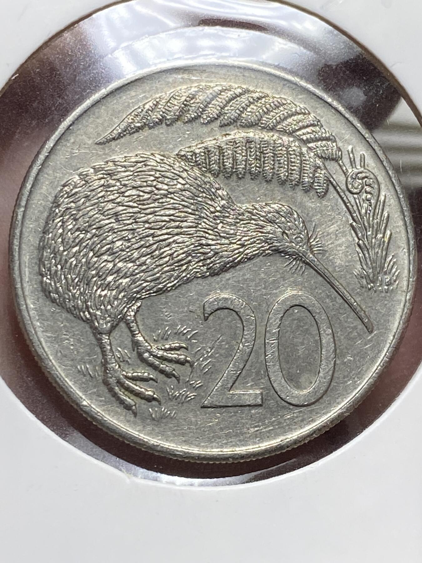 2025年第一百三十二场(总第一百五十八场）外国好品纸夹散币场(免佣金) 少见–新西兰🇳🇿1984年20分(伊丽莎白二世中年花冠，低浮雕版，o版加拿大造，首发年仅发行2年)