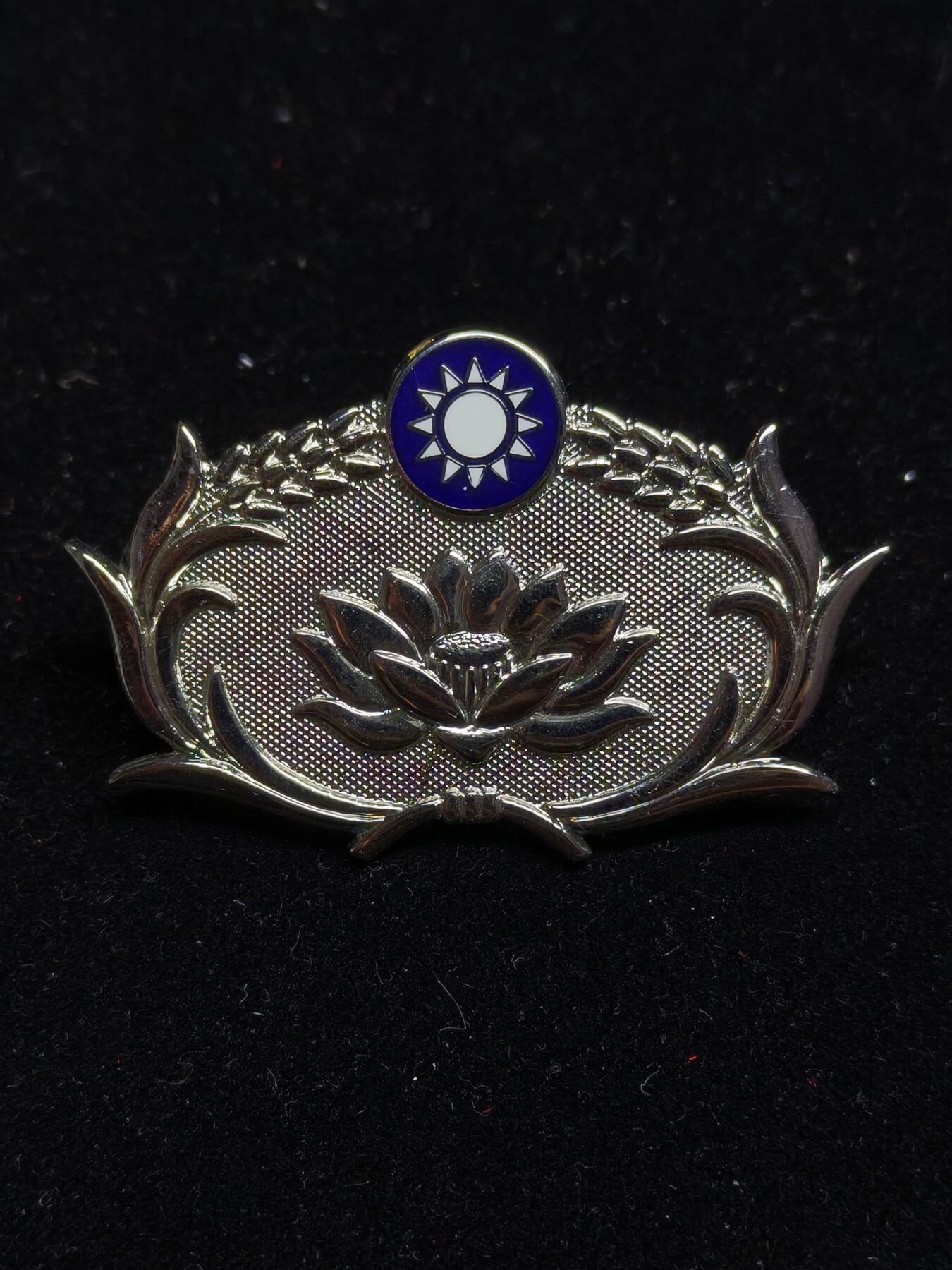 铭记历史 勿忘国耻 抗战胜利80周年精品专场 第二场 宪兵胸标银色 士官佩戴