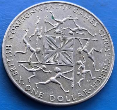 外国优质老铜币银币，周六九点倒数截拍，满百包邮，可寄存半年，喜欢朋友微信扫描二维码可直接参拍 - 新西兰1974年英联邦运动会克朗型纪念币直径38mm，重28克