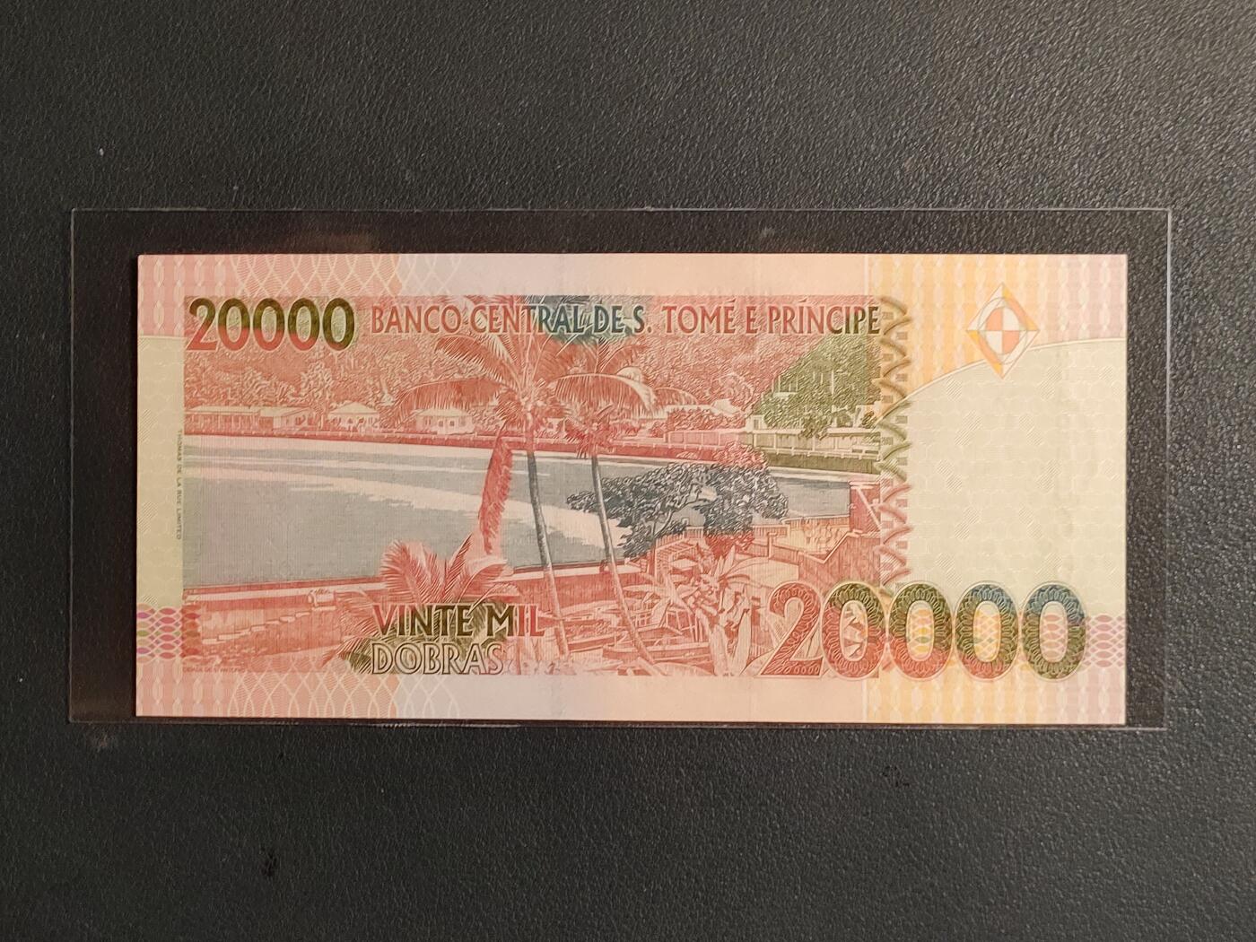 中外各国钞、纪念钞、券专场（第三十四场） 圣多美和普林西比20000多布拉 纸币 2013年CA冠鸟钞 全新连号两张(号码寓意见尾图） 