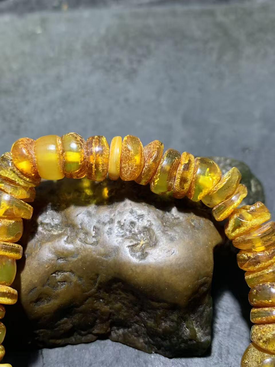 天然原矿俄料蜜蜡原皮随形手串1条！