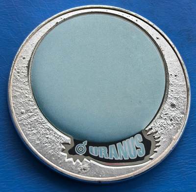 外国优质老铜币银币，周六九点倒数截拍，满百包邮，可寄存半年，喜欢朋友微信扫描二维码可直接参拍 - 俄罗斯天王星镀银彩色纪念章，直径39.8mm，重29.2克