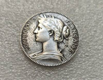 瓶子🏺第218期拍卖会 -  法国20世纪早期玛丽安娜镀银铜章  天体仪