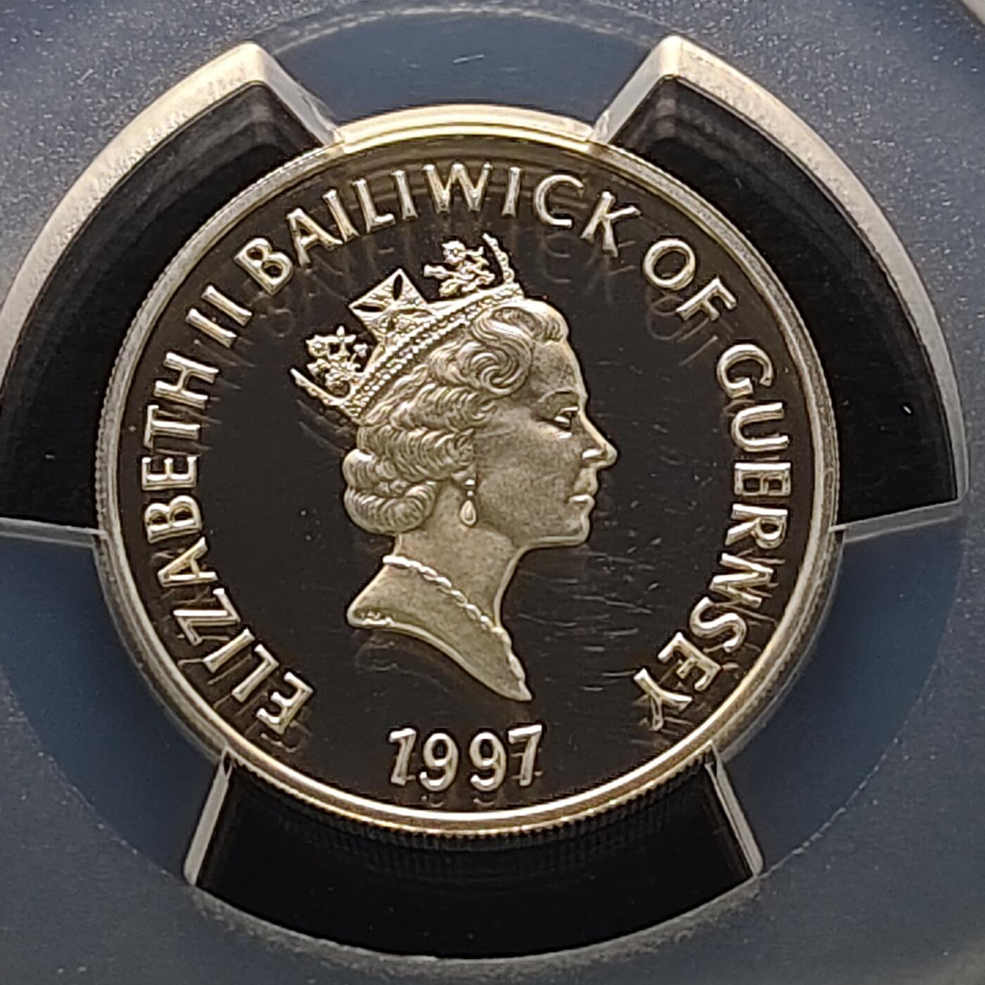 【全场包邮】纯粹捡漏拍481场（免费代拍第18场） 根西1997年1镑女王金婚精制纪念银币-PCGS PR69 DCAM