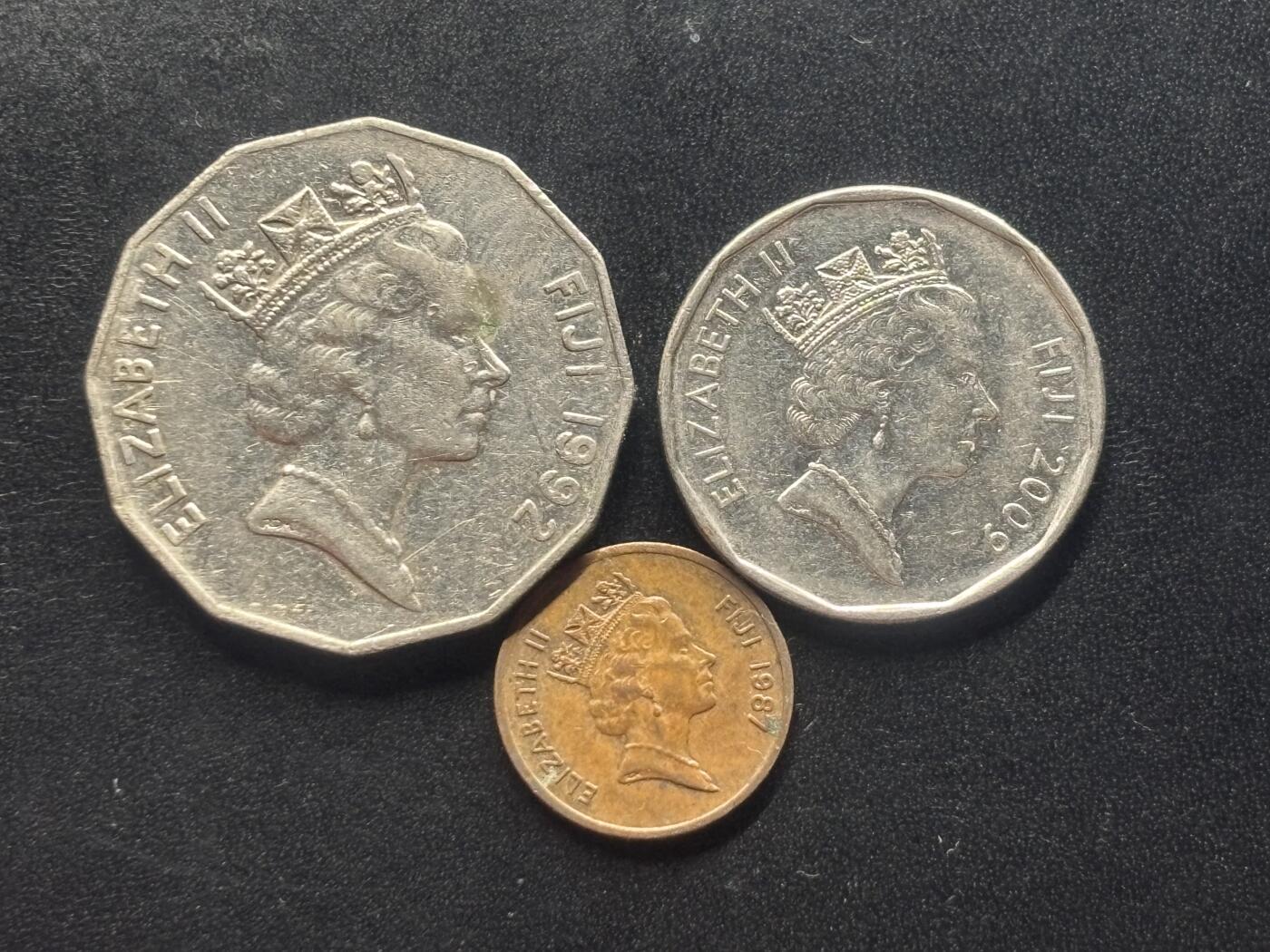 邮泉阁限时拍卖第三十七场 英国殖民地、属地硬币专场（硬币在国外。请付邮费6元。） 英属伊丽莎白中年版3枚