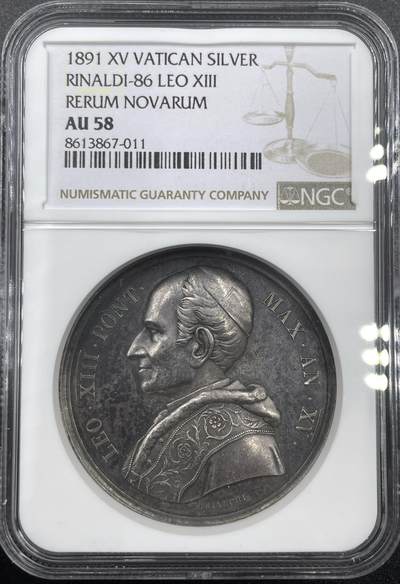 「木头集藏」章牌精品专场！ - 1891年梵蒂冈教皇利奥十三世纪念银章，AU 58，纪念利奥十三世（Leo XIII）发布的著名通谕《新事》（Rerum Novarum）——这是天主教首份社会教义通谕，针对工业革命后的劳资问题，奠定了现代天主教社会思想的基础，利奥十三世也因此被称为“工人教皇”。
