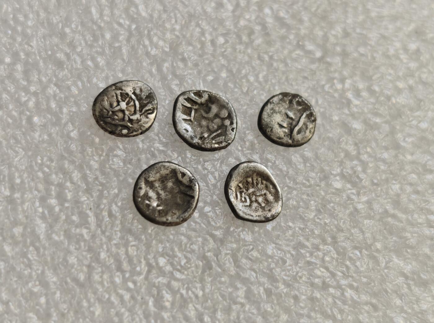 瓶子🏺第218期拍卖会  中亚伊斯兰国家打制银币5枚  有一枚小车轮图案