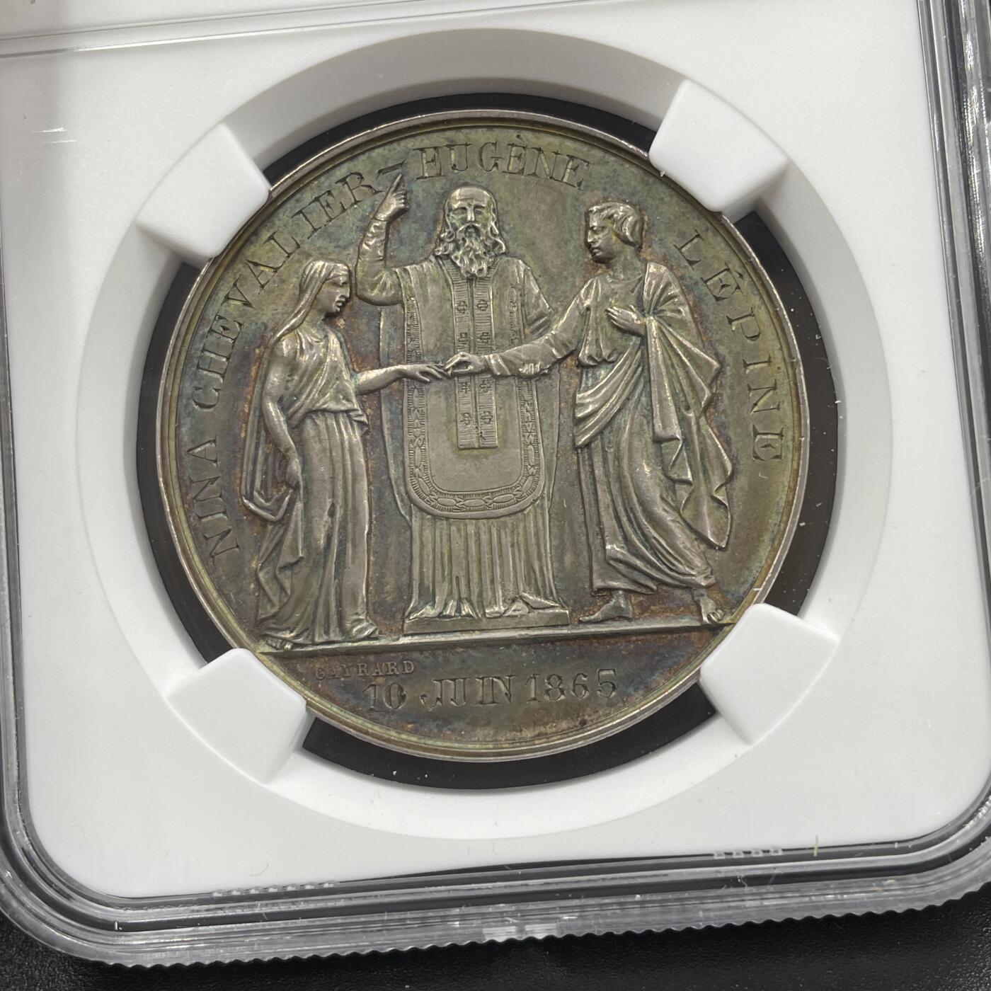 「木头集藏」章牌精品专场！ Gayrard～法国银婚纪念银章，MS 61，直径：37mm，手指边铭，少见版本，彩色氧化很美。