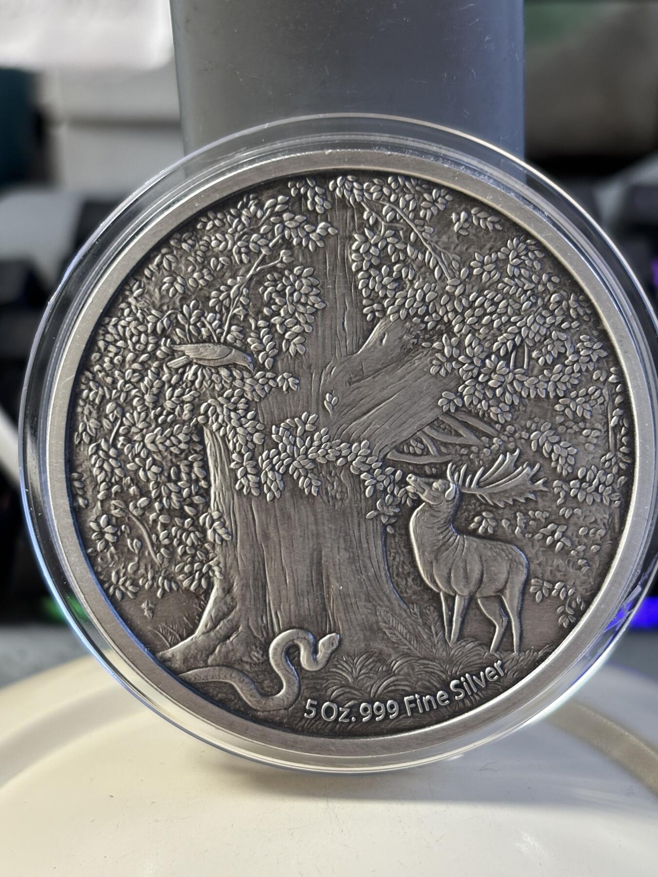 第183期拍卖 北欧神话生物5盎司纪念银章带盒证书，直径63毫米，999银