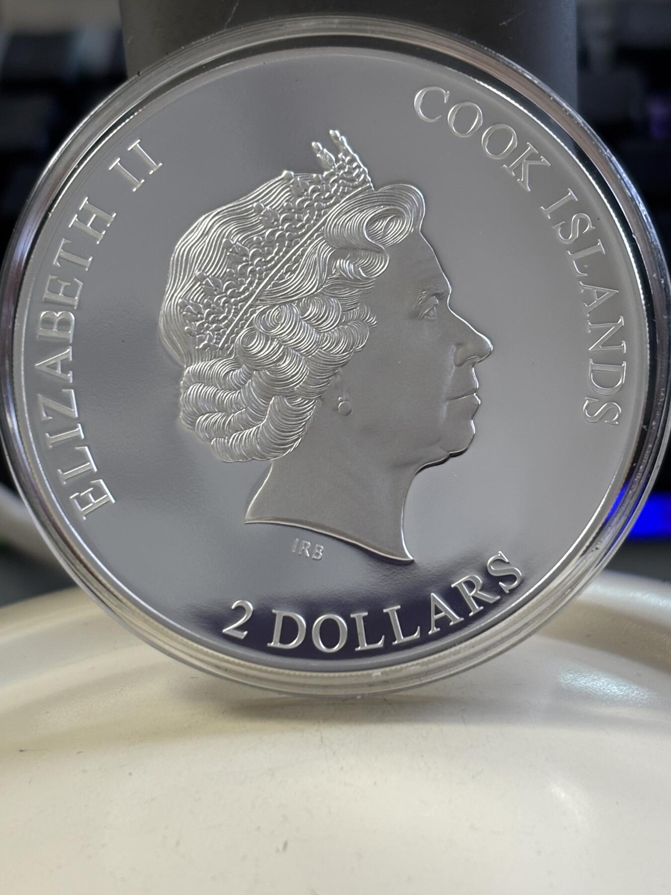 第183期拍卖 库克2016镜中花艺术首枚花卉镶手工纸花薄片银币带盒无证书，999银，1/2盎司，发行999枚