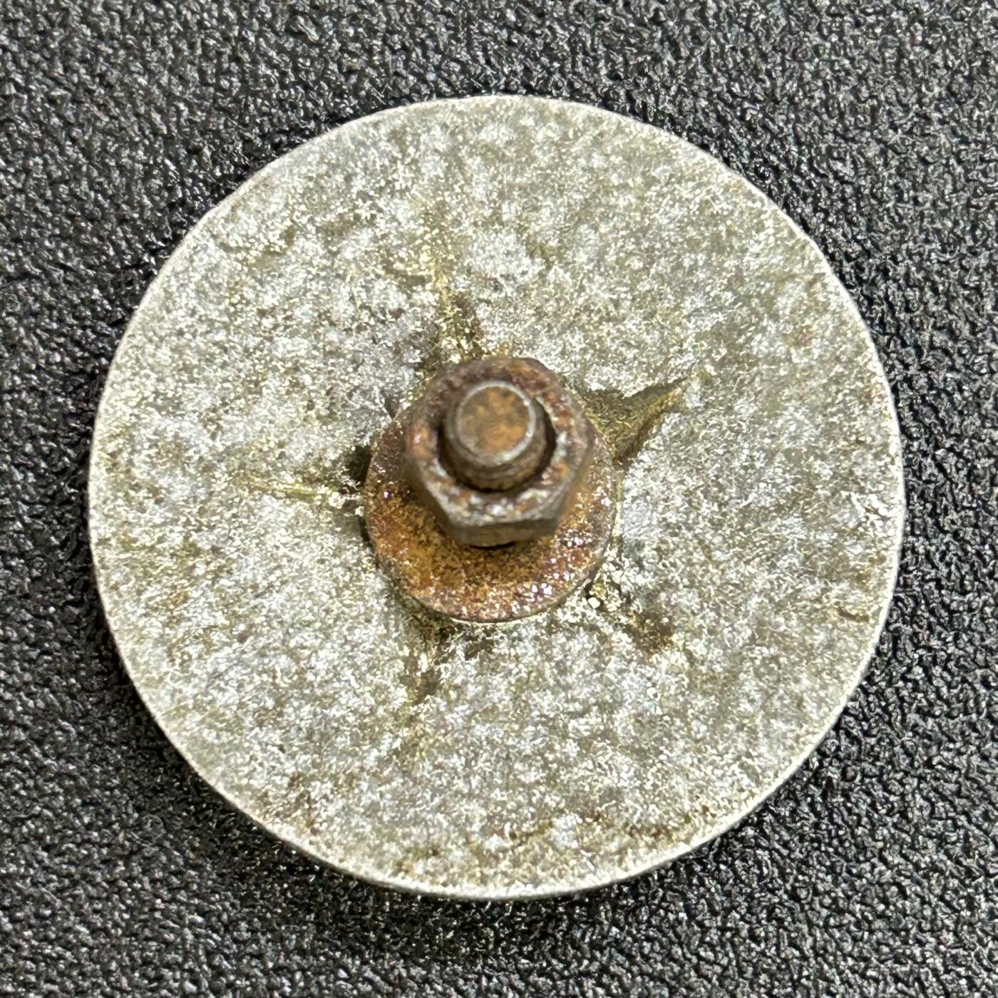 西秦中古拍卖第六十七期 越南南方民族解放阵线帽徽 大型版 南方游击队帽徽