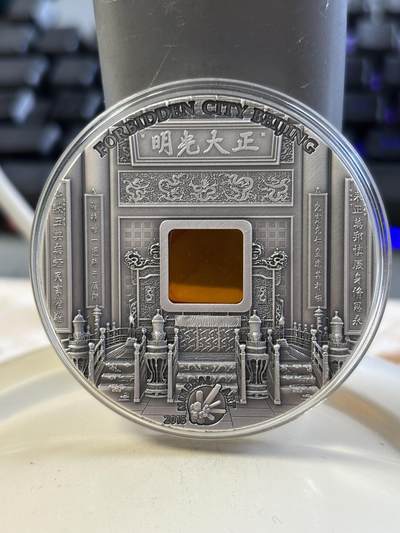 第183期拍卖 - 帕劳2015年镶琥珀建筑系列紫禁城2盎司仿古银币，999银，发行999枚