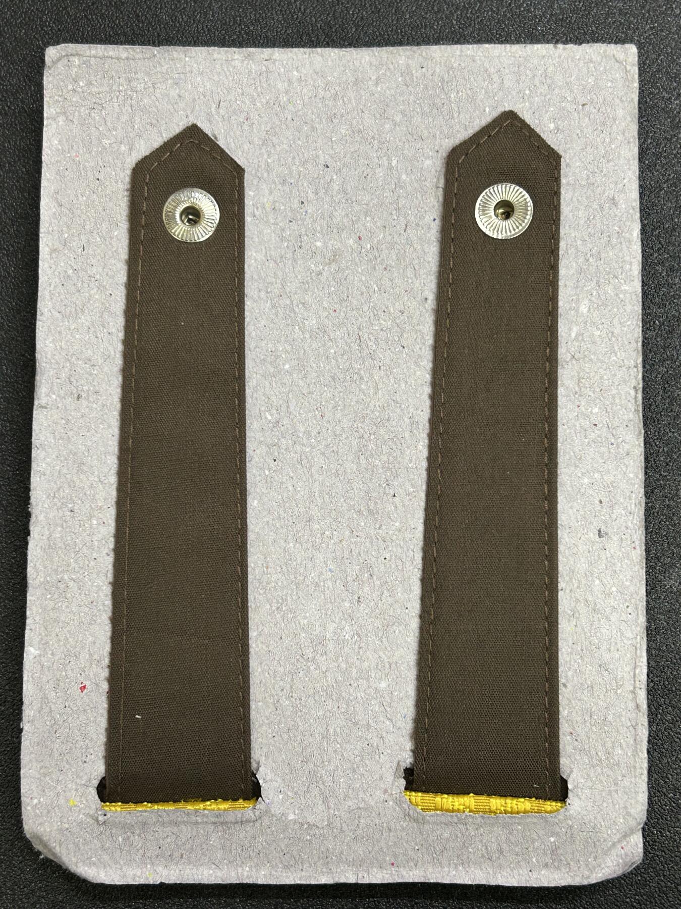 西秦中古拍卖第六十七期 越南人民军海军中尉肩章