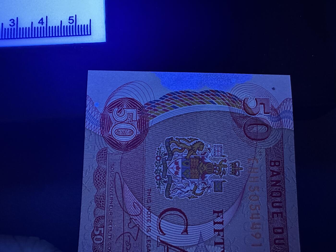 《外钞收藏家》第五百八十八期（优质场）（本平台长期征集拍品、欢迎藏友们联系合作） 加拿大1975年景观版系列50元（背面是经典皇家骑警）	UNC  有个斑瑕疵