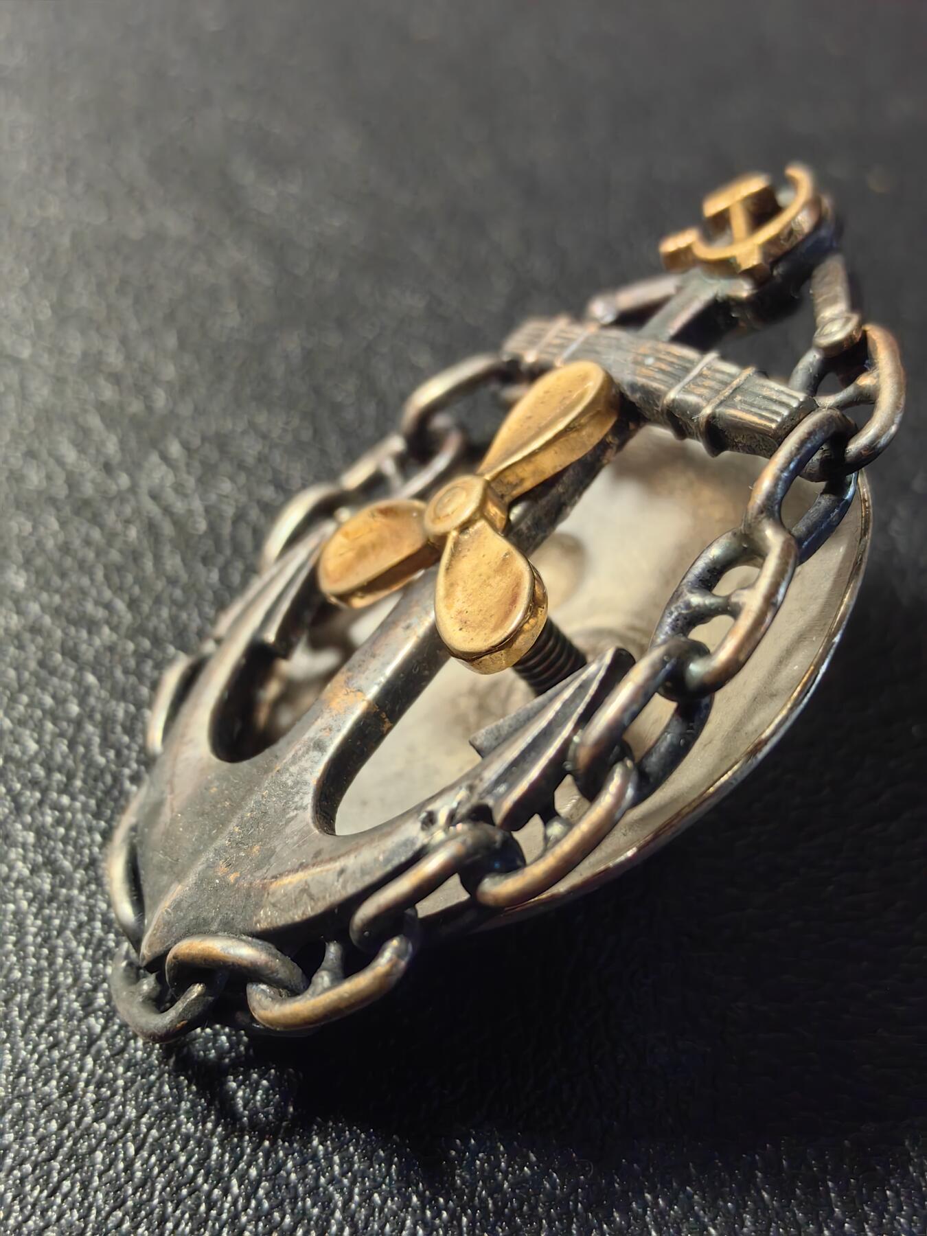 靖甫拍卖第十二场 苏联远洋机械师证章 佩戴痕迹较重