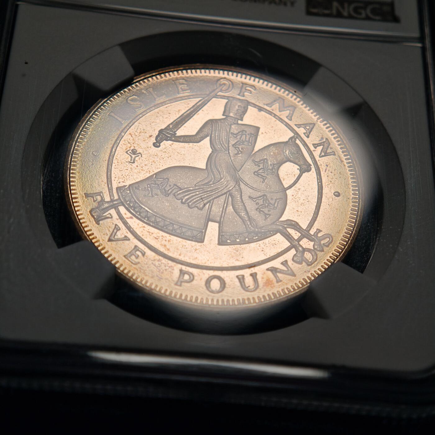 【德藏】世界币章拍卖第155期（拍品征集中~欢迎藏友联系） 唯一冠军分！1985年 英格兰银行5英镑骑士精制纪念银币 NGC PF63UC 状态极佳