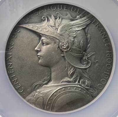 万国钱币拍卖第056期 - NGC MS63 1900年法国银行百年纪念大银章 丰饶角边铭 名师罗蒂设计戎装玛丽安娜 纪念位于巴黎的法国银行开业百周年 罕见大规格68MM 126G收藏品质